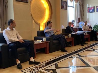 冠軍磁磚喜迎建材行業(yè)協(xié)會(huì)領(lǐng)導(dǎo)蒞臨指導(dǎo)，共話磁磚行業(yè)新篇章